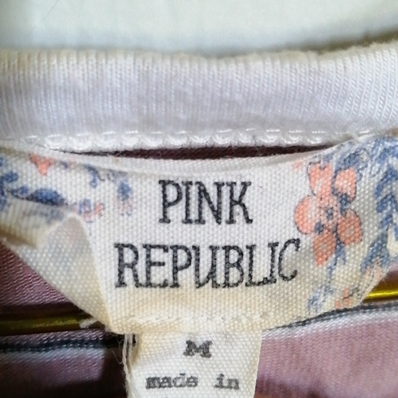 Free with purchase - Picture 2 of 3